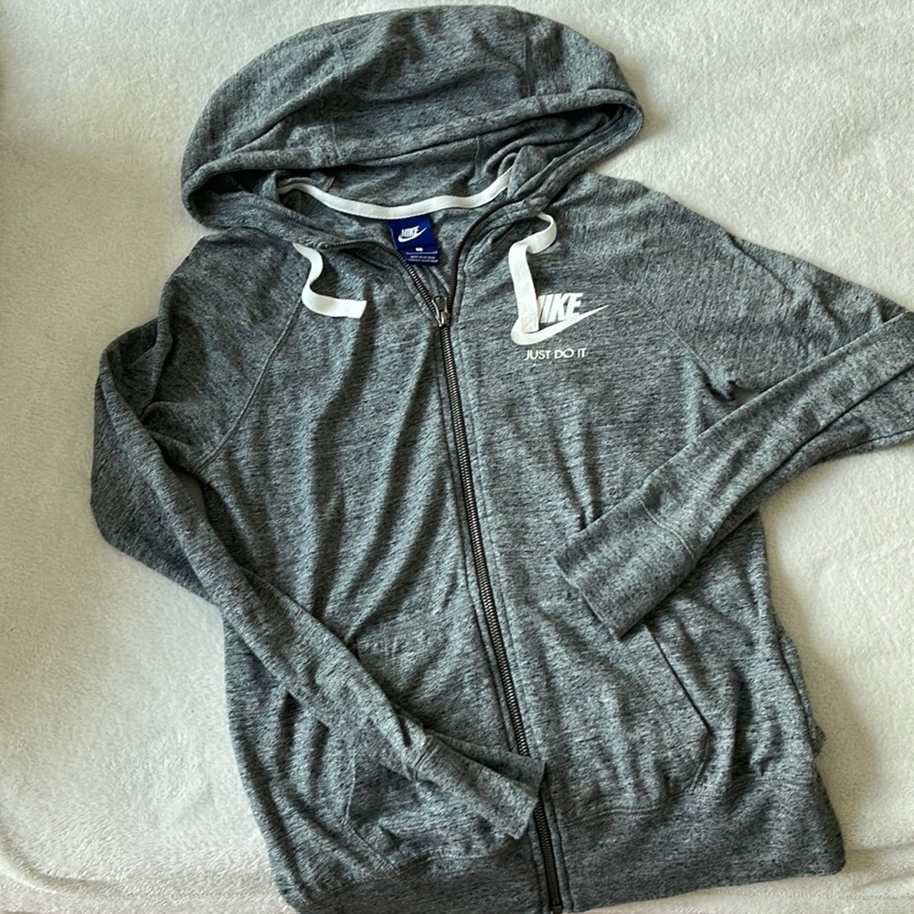 NIKE LIGHTWEIGHT GRAY ZIP UP
